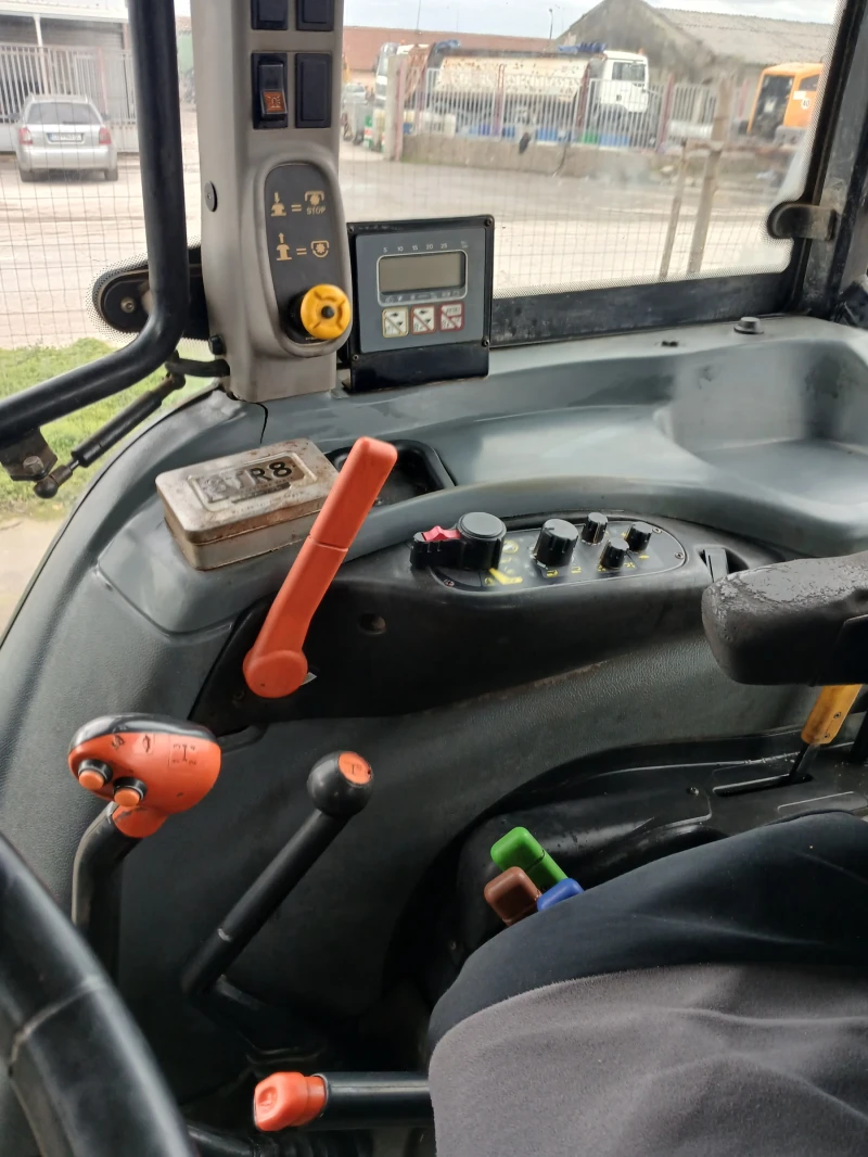 Трактор New Holland TL100, снимка 5 - Селскостопанска техника - 53569158