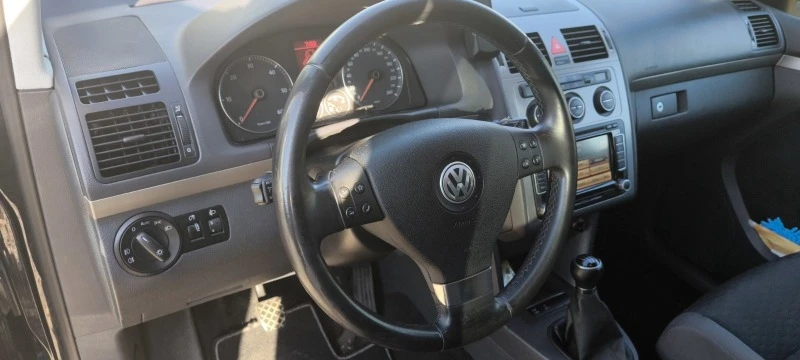 VW Touran 1.9 TDI 105 к.с, снимка 9 - Автомобили и джипове - 47589326