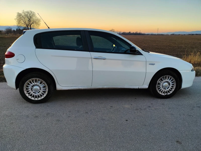 Alfa Romeo 147 1.6 105k.c., снимка 9 - Автомобили и джипове - 48409236