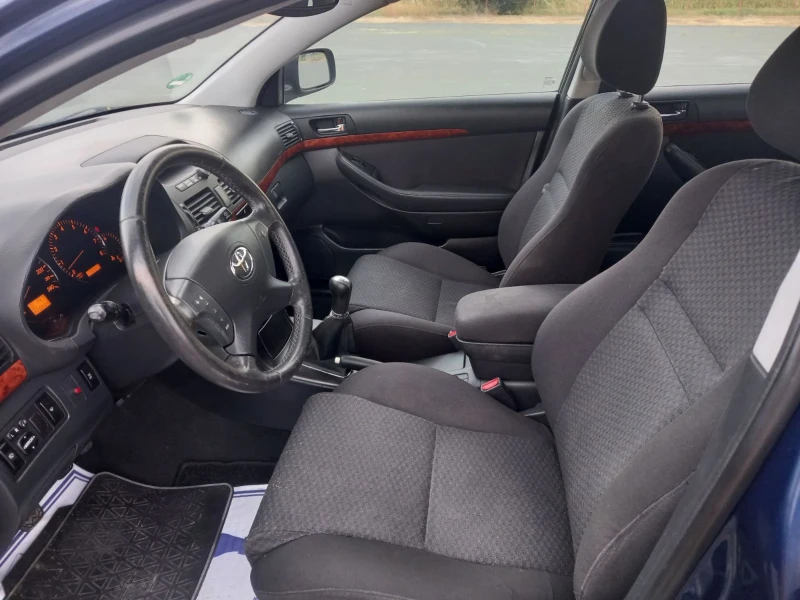 Toyota Avensis 2.0, снимка 6 - Автомобили и джипове - 50994601