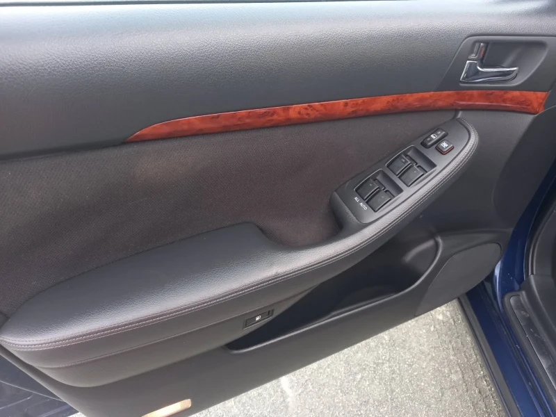 Toyota Avensis 2.0, снимка 8 - Автомобили и джипове - 50994601