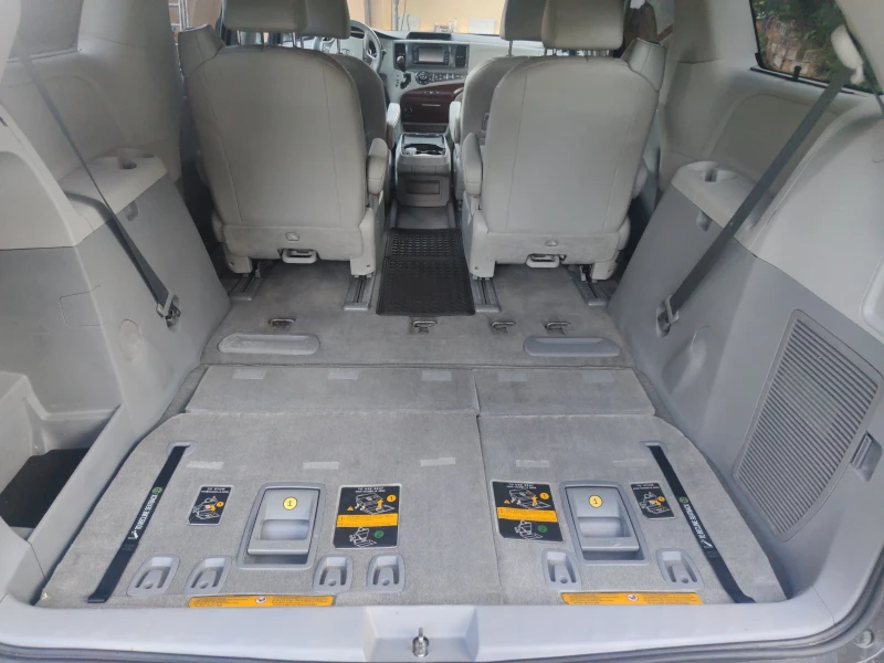 Toyota Sienna 3.5iAWD, снимка 15 - Автомобили и джипове - 53200998