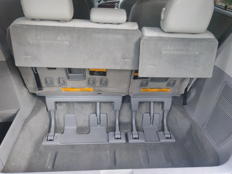 Toyota Sienna 3.5iAWD, снимка 14 - Автомобили и джипове - 53200998