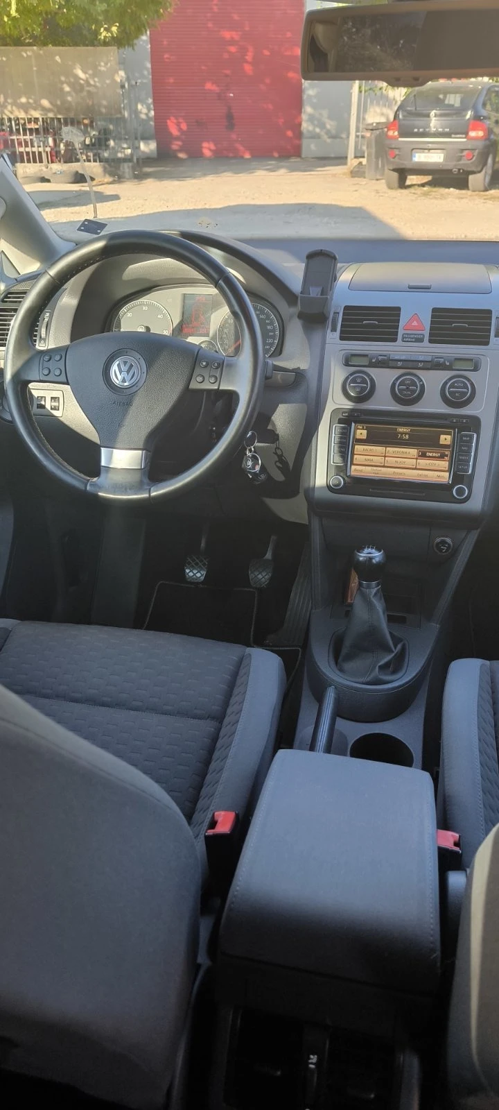 VW Touran 1.9 TDI 105 к.с, снимка 8 - Автомобили и джипове - 47589326