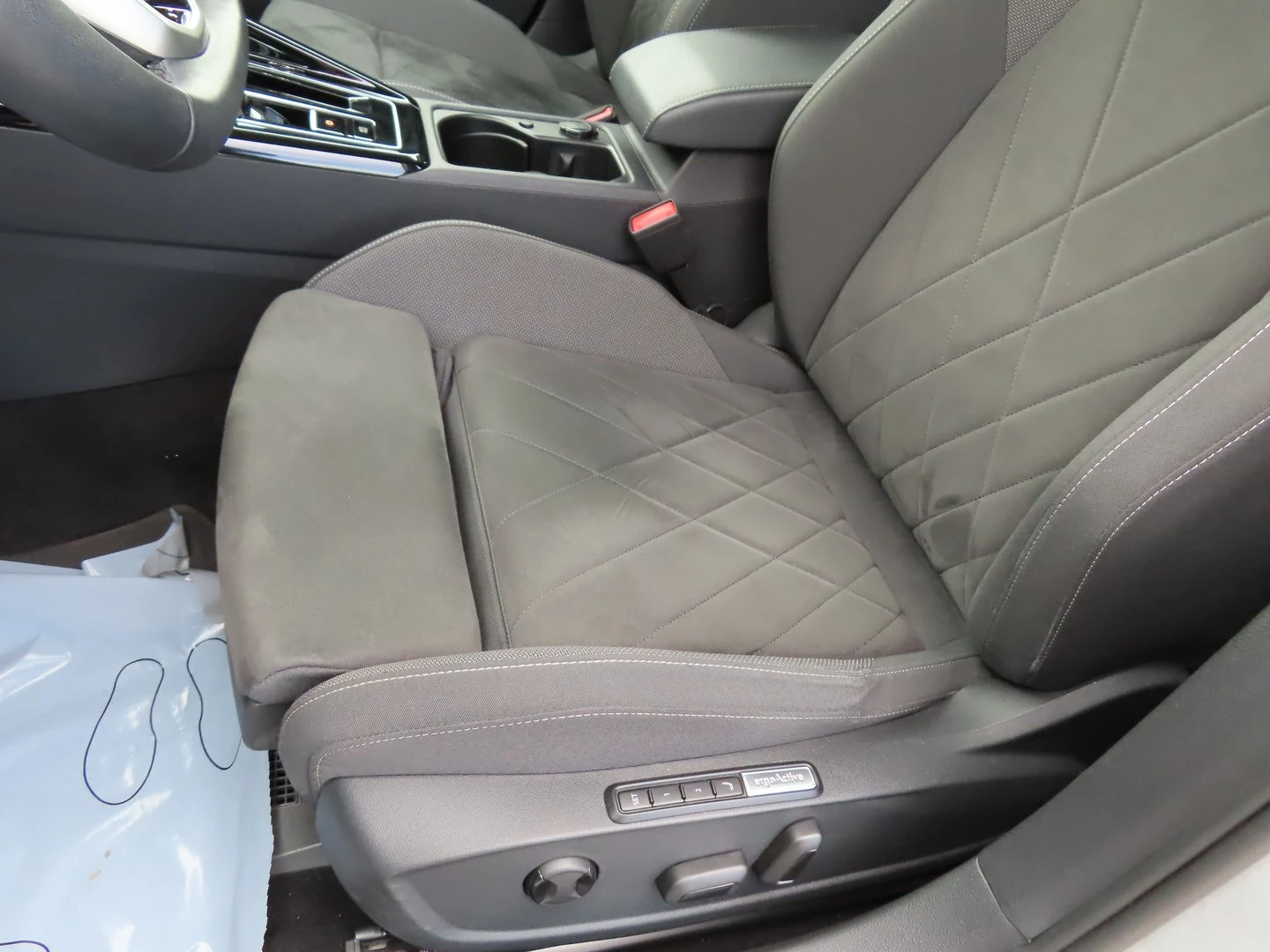 VW Golf 8 Style 1.5 eTSI OPF DSG - изображение 6