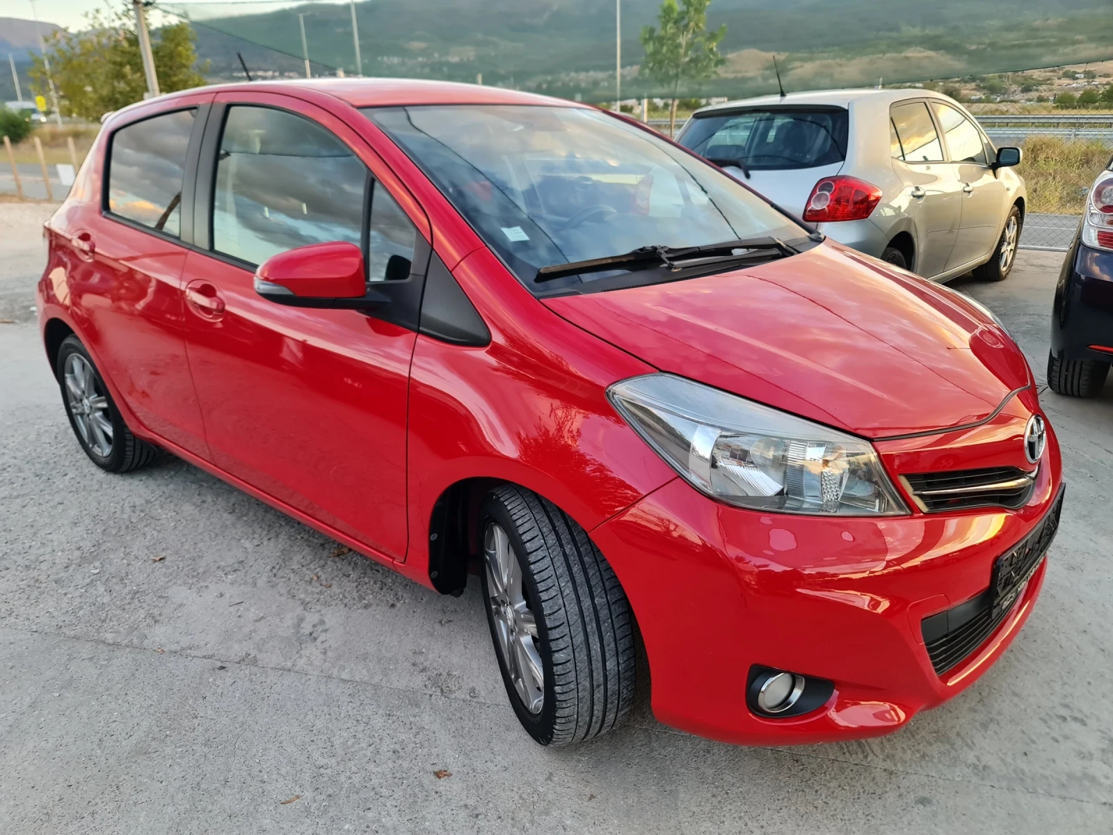 Toyota Yaris 1.33 VVTI Автоматик Навигация Камера - изображение 3