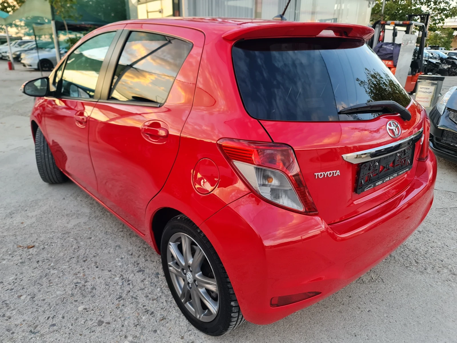 Toyota Yaris 1.33 VVTI Автоматик Навигация Камера - изображение 2
