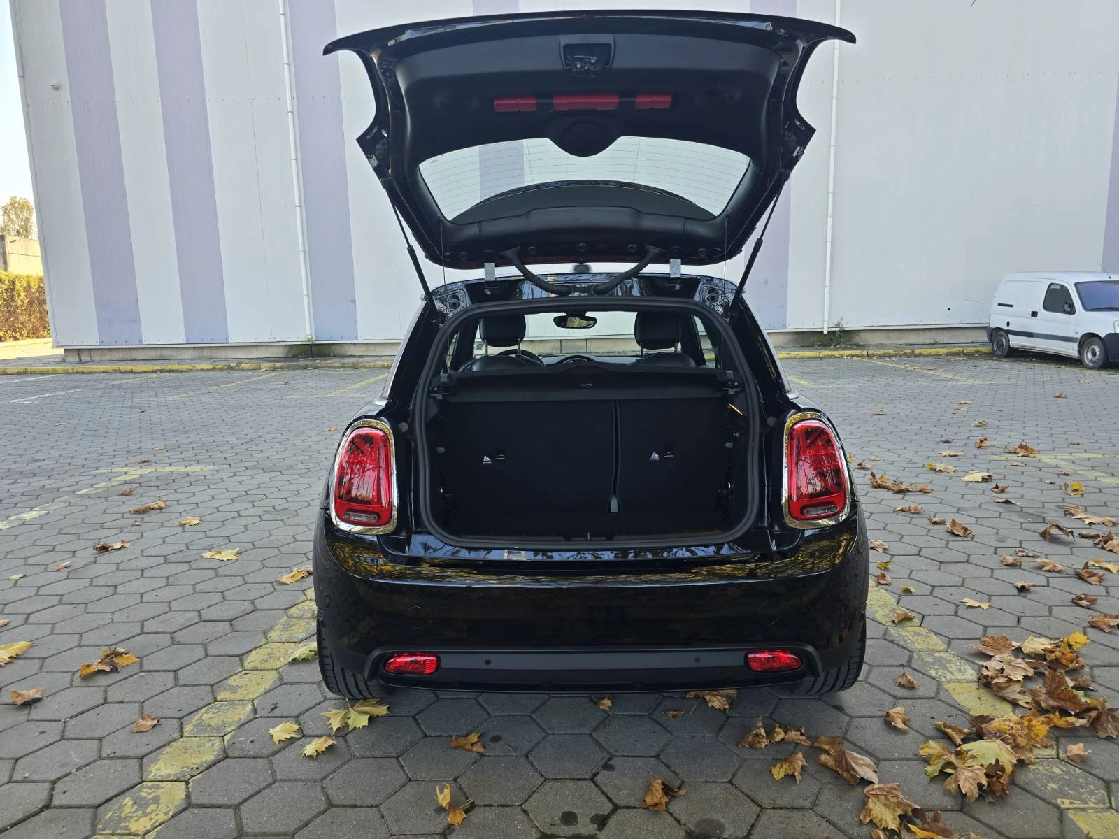 Mini Cooper SE XL - изображение 8