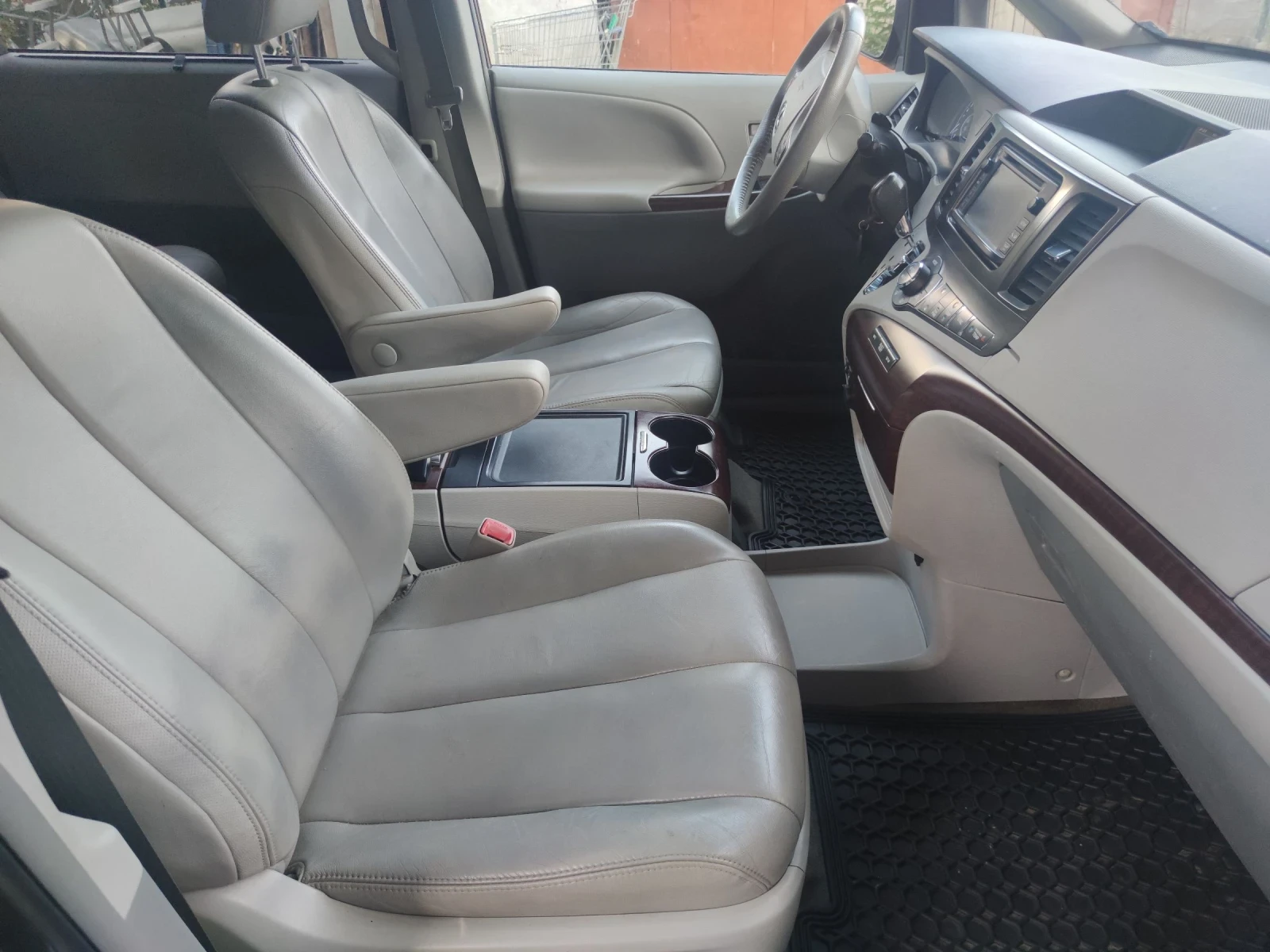 Toyota Sienna 3.5iAWD - изображение 7