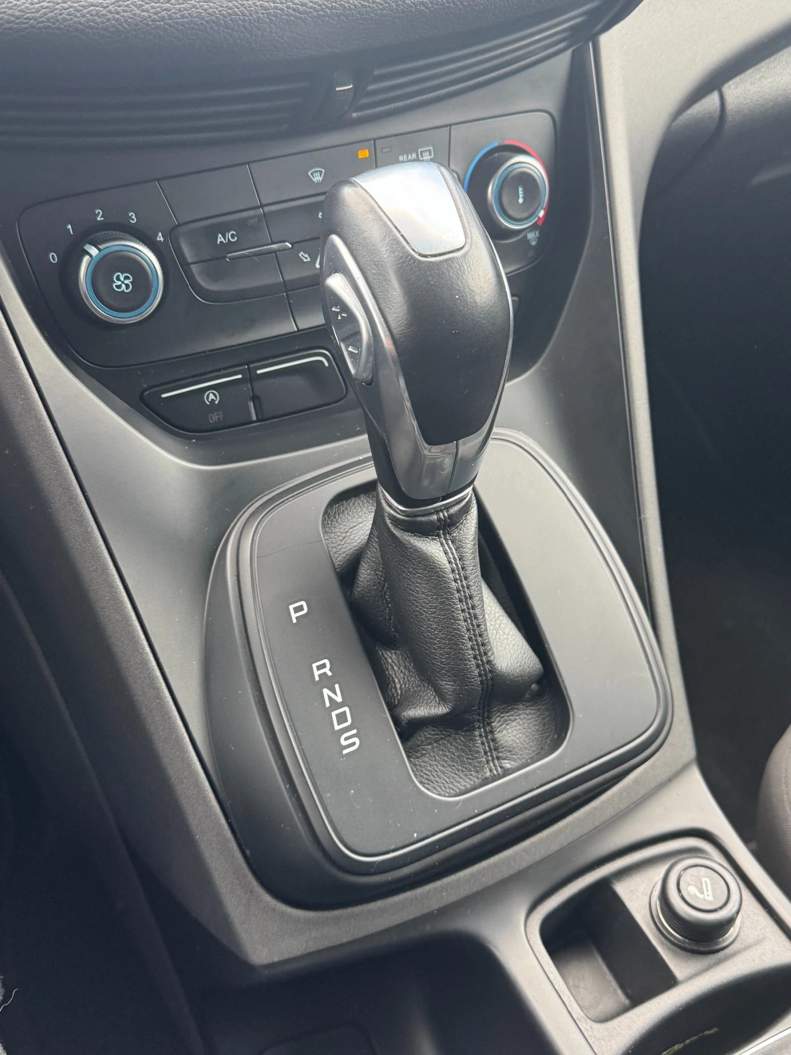 Ford C-max 2.0 DISEL 150кс, NAVI CARPLAY - изображение 7