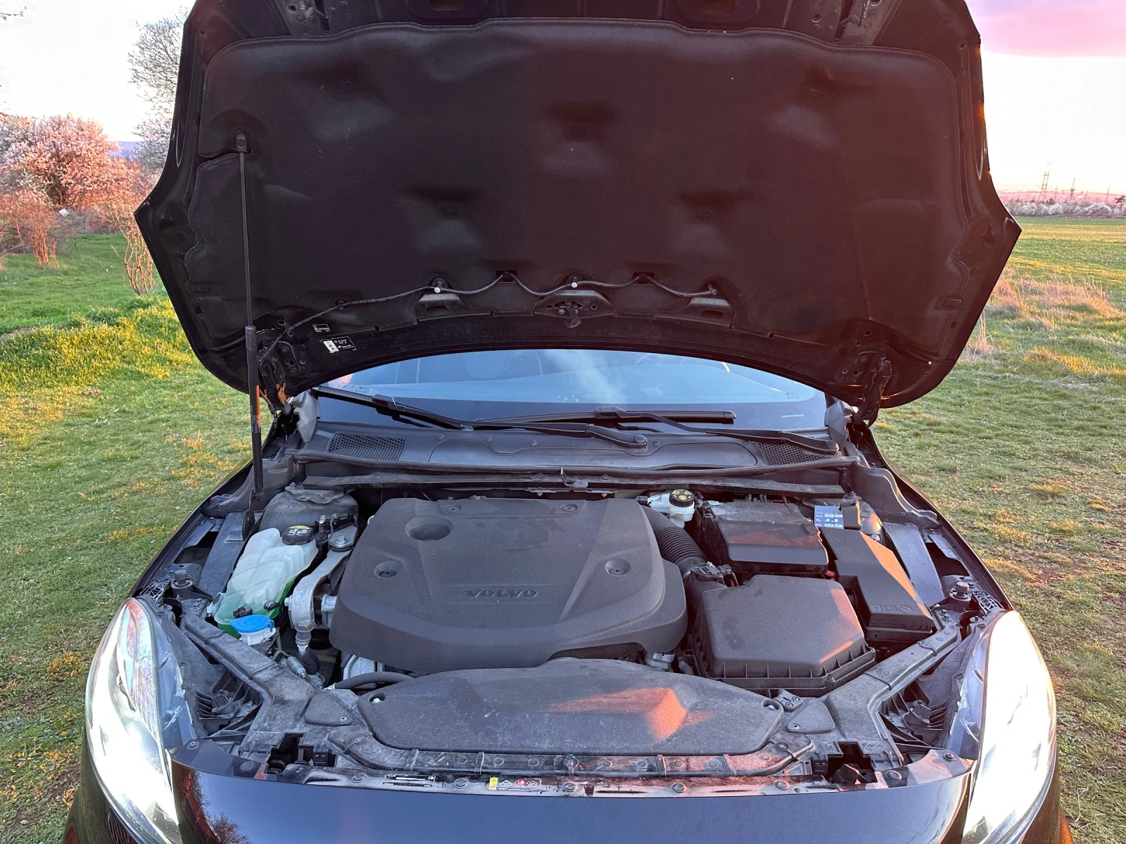 Volvo V40, снимка 16 - Автомобили и джипове - 54101671