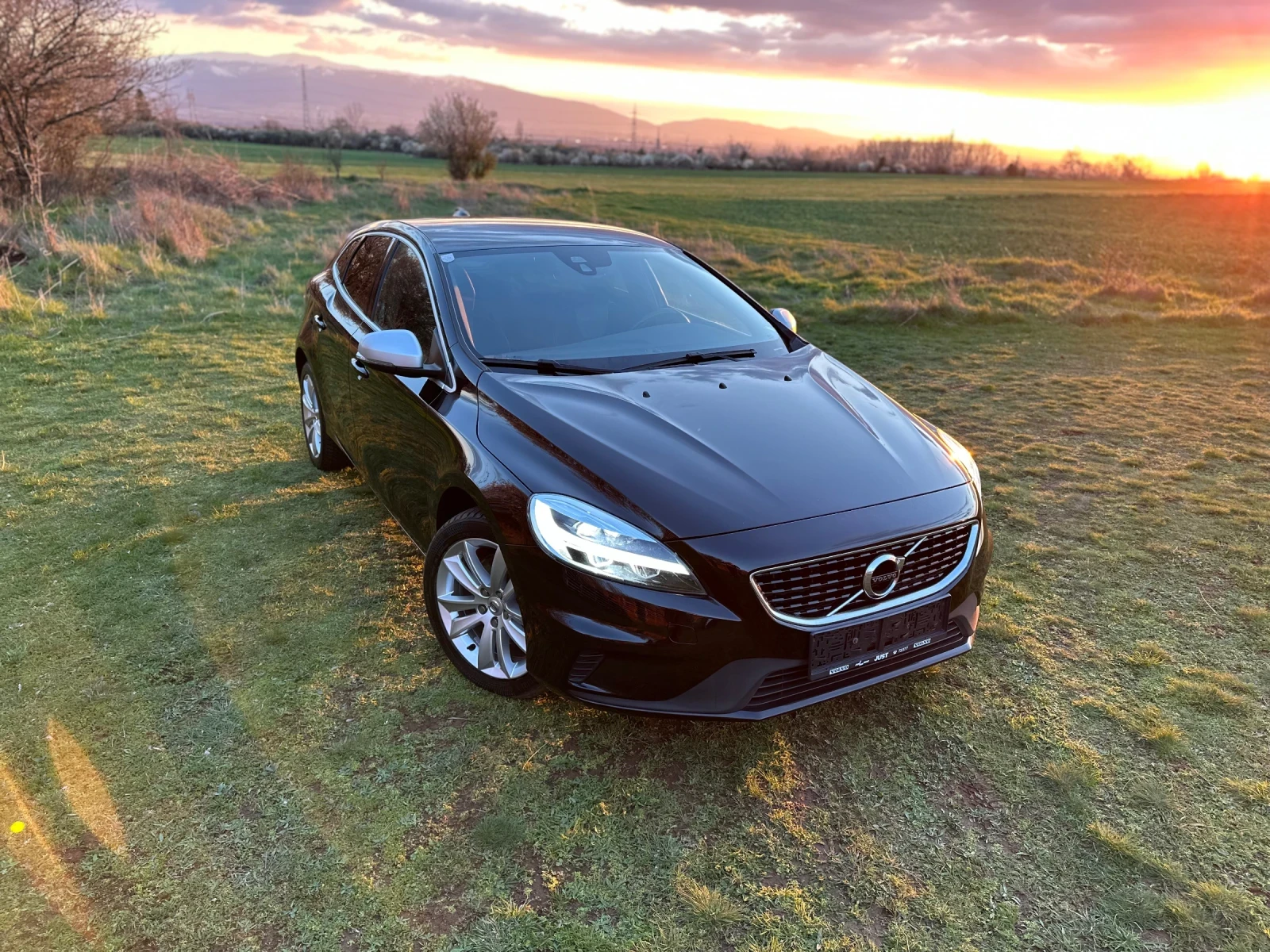 Volvo V40, снимка 3 - Автомобили и джипове - 54101671