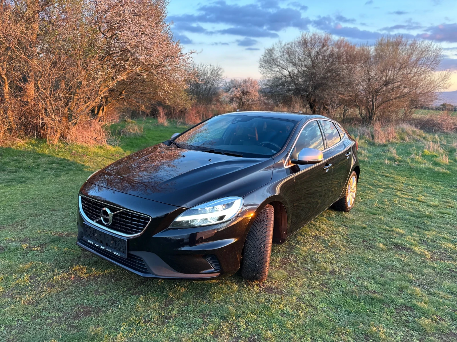Volvo V40, снимка 2 - Автомобили и джипове - 54101671