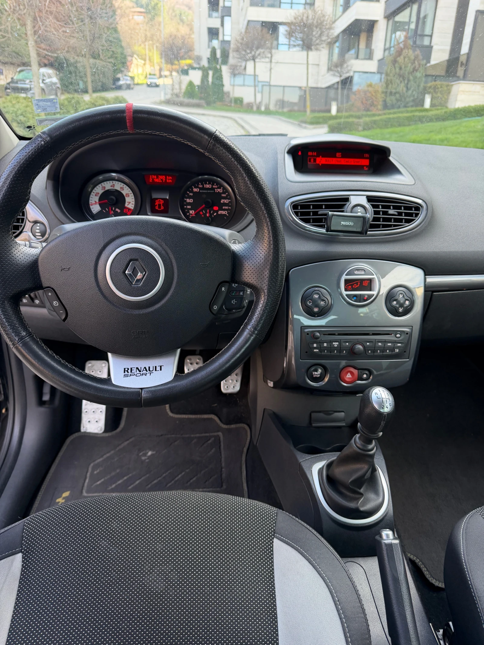 Renault Clio R.S. 200, снимка 8 - Автомобили и джипове - 54114813