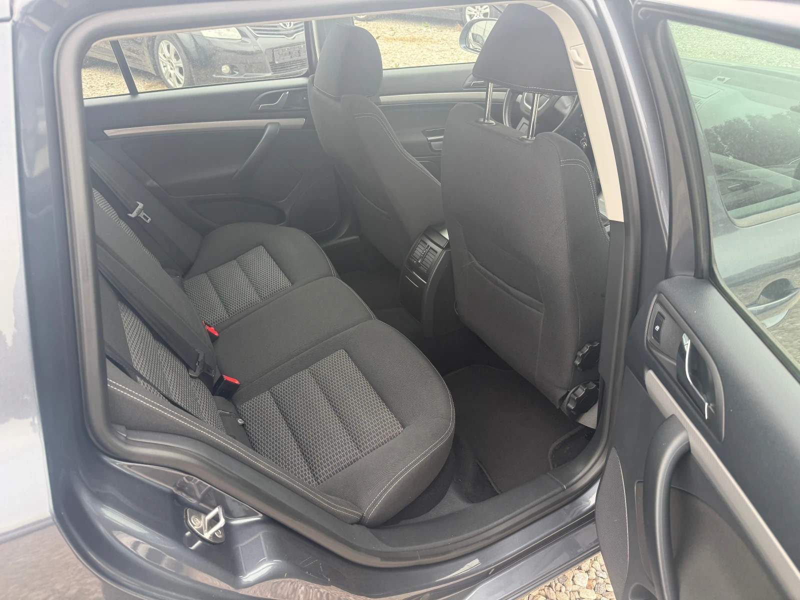 Skoda Octavia 2.0 TDI, снимка 8 - Автомобили и джипове - 54205147