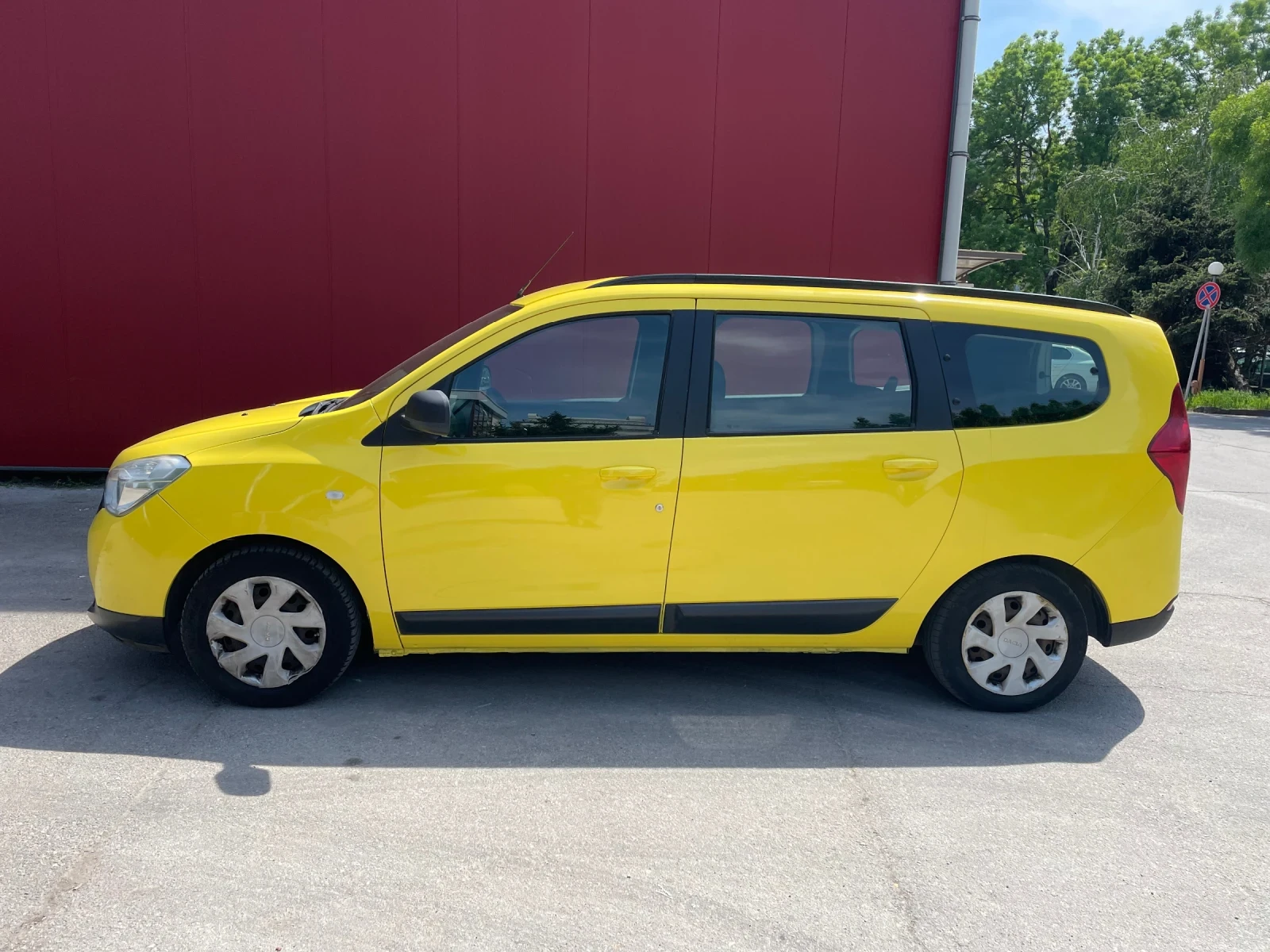 Dacia Lodgy 1.6 бензин-ГАЗ 102кс 6+ 1 места, снимка 3 - Автомобили и джипове - 54456914