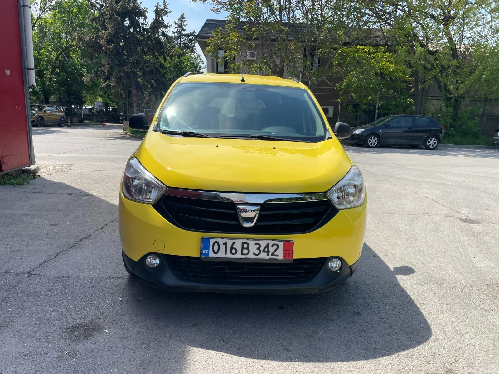 Dacia Lodgy 1.6 бензин-ГАЗ 102кс 6+ 1 места, снимка 8 - Автомобили и джипове - 54456914