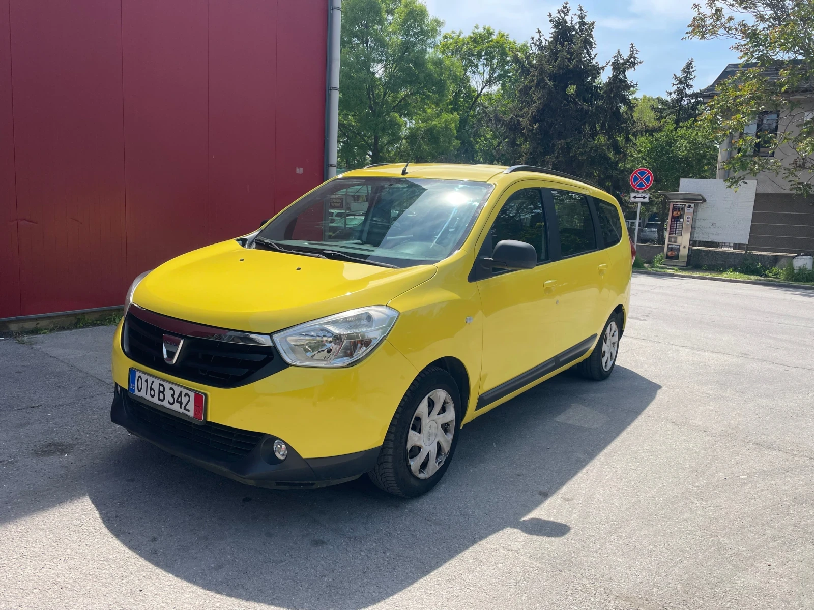 Dacia Lodgy 1.6 бензин-ГАЗ 102кс 6+ 1 места, снимка 2 - Автомобили и джипове - 54456914