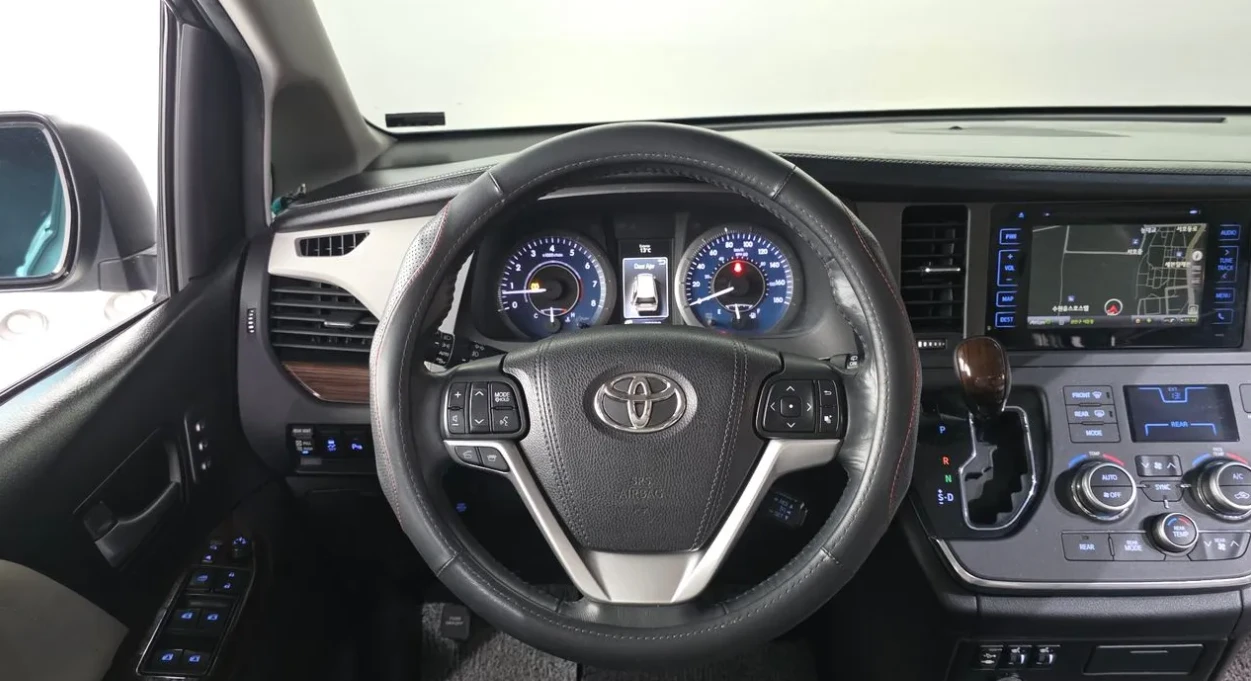 Toyota Sienna 3.5 Бензин 4х4, снимка 4 - Автомобили и джипове - 55230079
