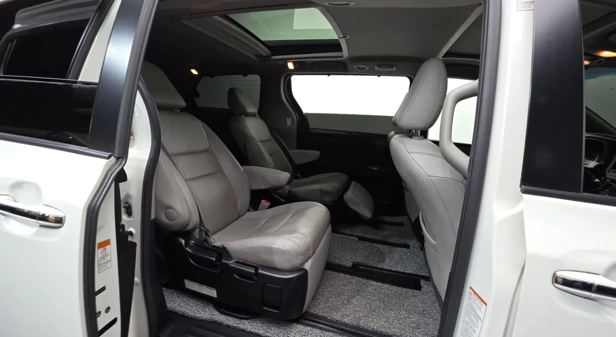 Toyota Sienna 3.5 Бензин 4х4, снимка 11 - Автомобили и джипове - 55230079