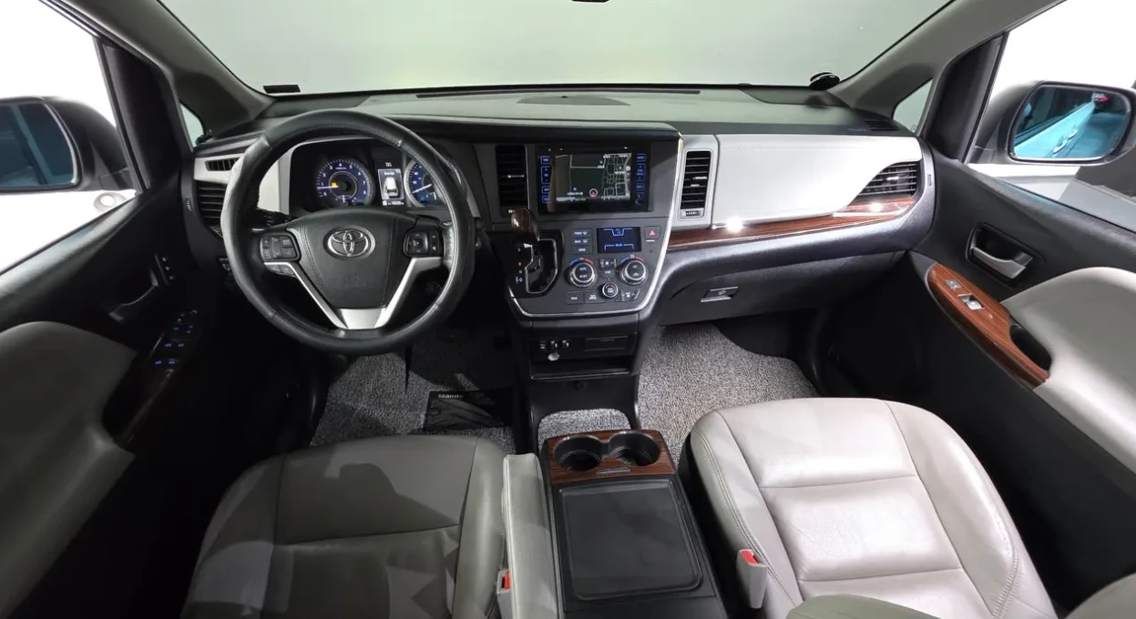 Toyota Sienna 3.5 Бензин 4х4, снимка 3 - Автомобили и джипове - 55230079