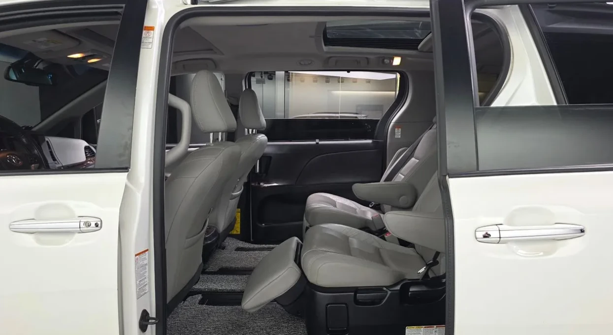Toyota Sienna 3.5 Бензин 4х4, снимка 10 - Автомобили и джипове - 55230079