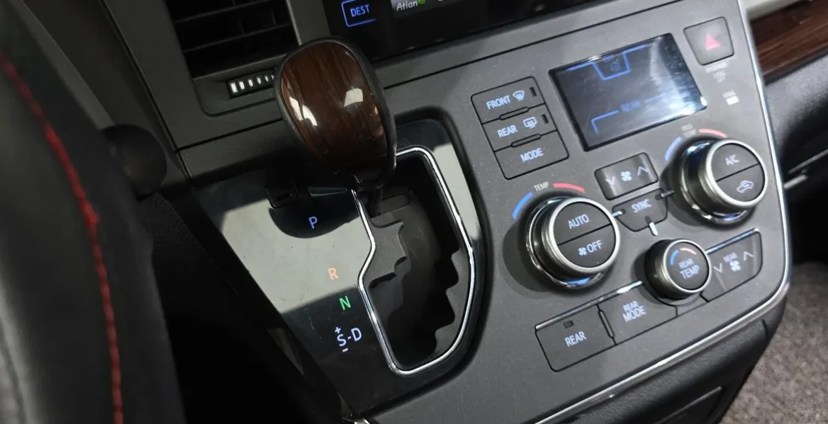Toyota Sienna 3.5 Бензин 4х4, снимка 7 - Автомобили и джипове - 55230079