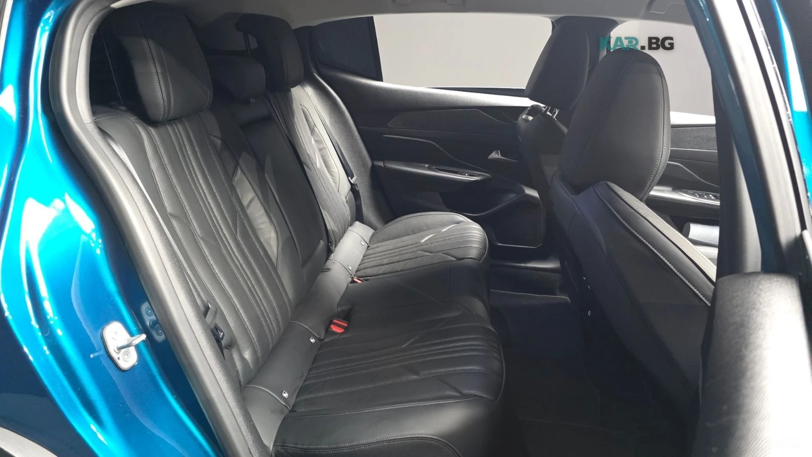 Peugeot 408 1.2* PureTech* Allure* КОЖА* ПОДГРЕВ* КАМЕРА* NAVI, снимка 11 - Автомобили и джипове - 55315263