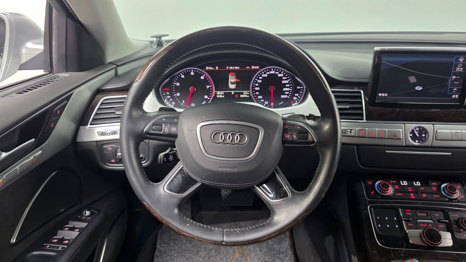 Audi A8 4.0T LWB AWD * DIS * B&O * ОБДУХ * TV * FULLLL, снимка 12 - Автомобили и джипове - 55834377