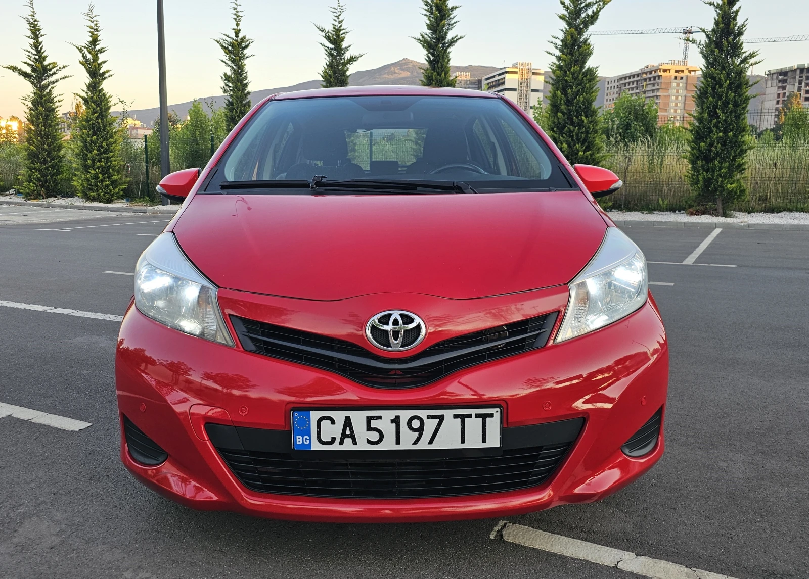 Toyota Yaris КАМЕРА* ПРЕДЕН/ЗАДЕН ПАРКТРОНИК* ПОДГРЕВ* ANDROID*, снимка 4 - Автомобили и джипове - 56023438