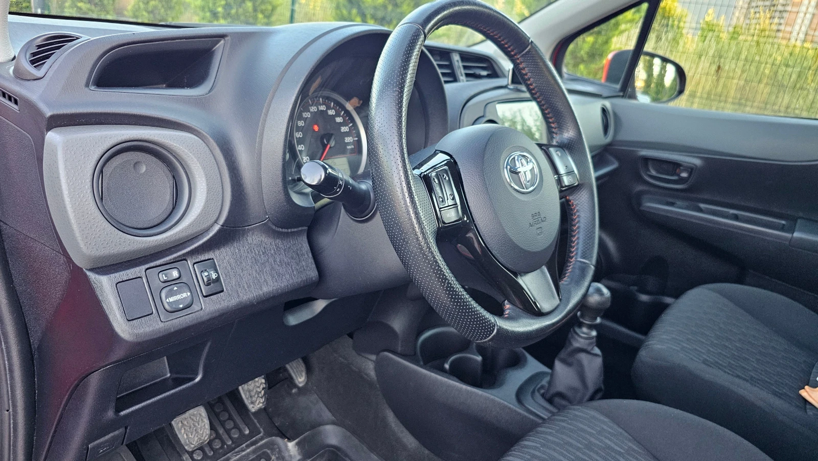 Toyota Yaris КАМЕРА* ПРЕДЕН/ЗАДЕН ПАРКТРОНИК* ПОДГРЕВ* ANDROID*, снимка 6 - Автомобили и джипове - 56023438
