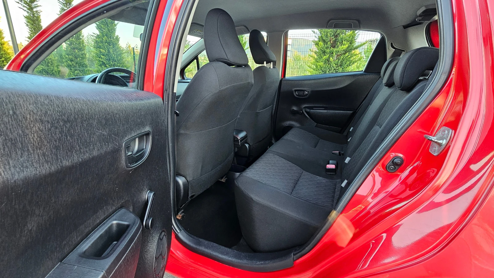 Toyota Yaris КАМЕРА* ПРЕДЕН/ЗАДЕН ПАРКТРОНИК* ПОДГРЕВ* ANDROID*, снимка 7 - Автомобили и джипове - 56023438