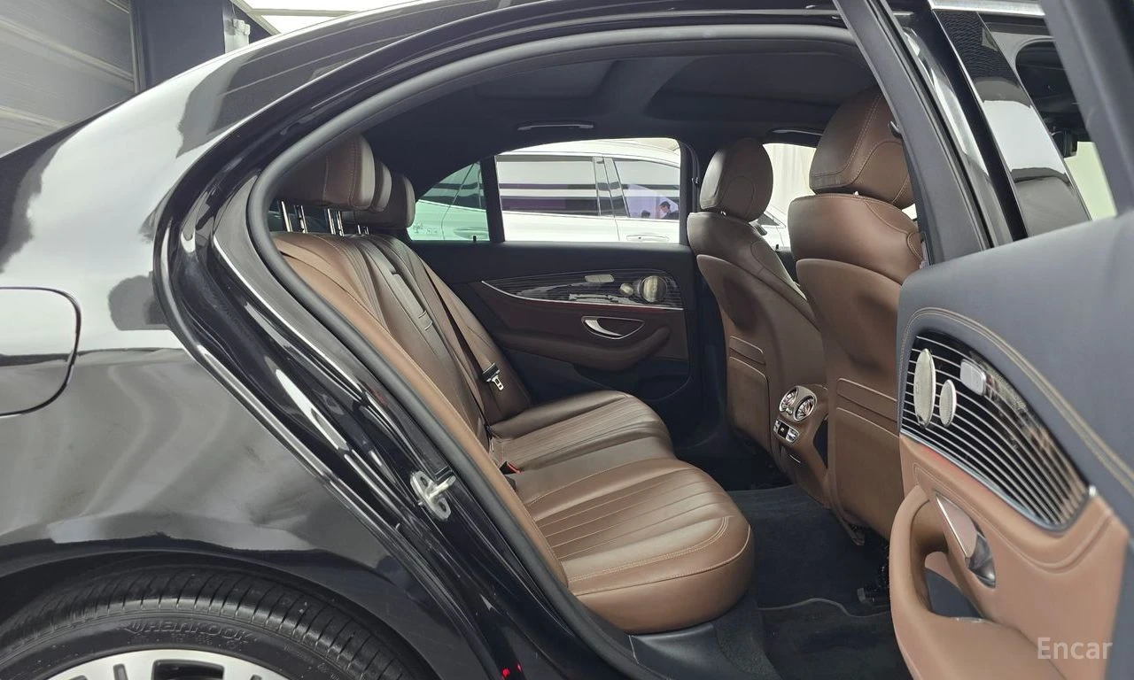 Mercedes-Benz E 450 4MATIC* EXCLUSIVE* BURMESTER* ОБДУХВАНЕ* ДИСТРОНИК, снимка 16 - Автомобили и джипове - 56194308