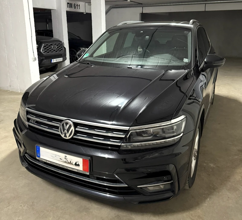 VW Tiguan 2.0 TSI R-Line 4Motion 220кс Бензин.Всички екстри, снимка 3 - Автомобили и джипове - 49387727