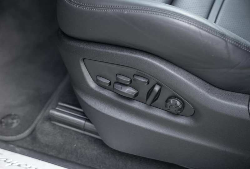 Porsche Cayenne 3.0 V6 MATRIX-LED BOSE PANORAMA 360, снимка 8 - Автомобили и джипове - 51772653
