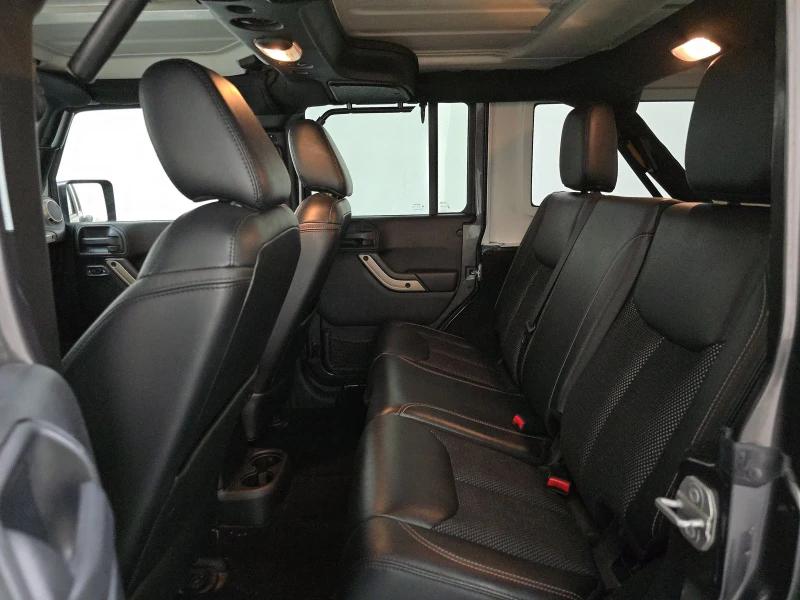 Jeep Wrangler Unlimited 75th Anniversary Edition, снимка 13 - Автомобили и джипове - 52579838