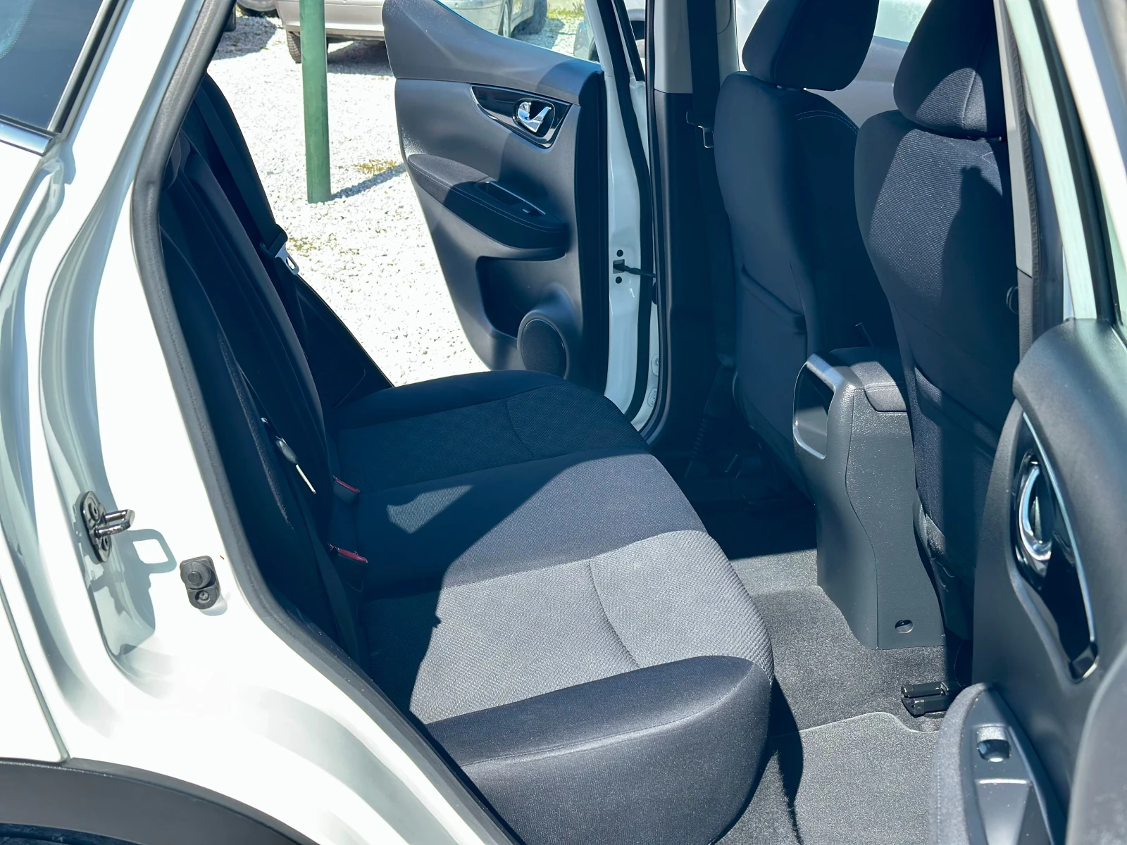 Nissan Qashqai 1.5DCI* PureDRIVE* , снимка 9 - Автомобили и джипове - 53837484