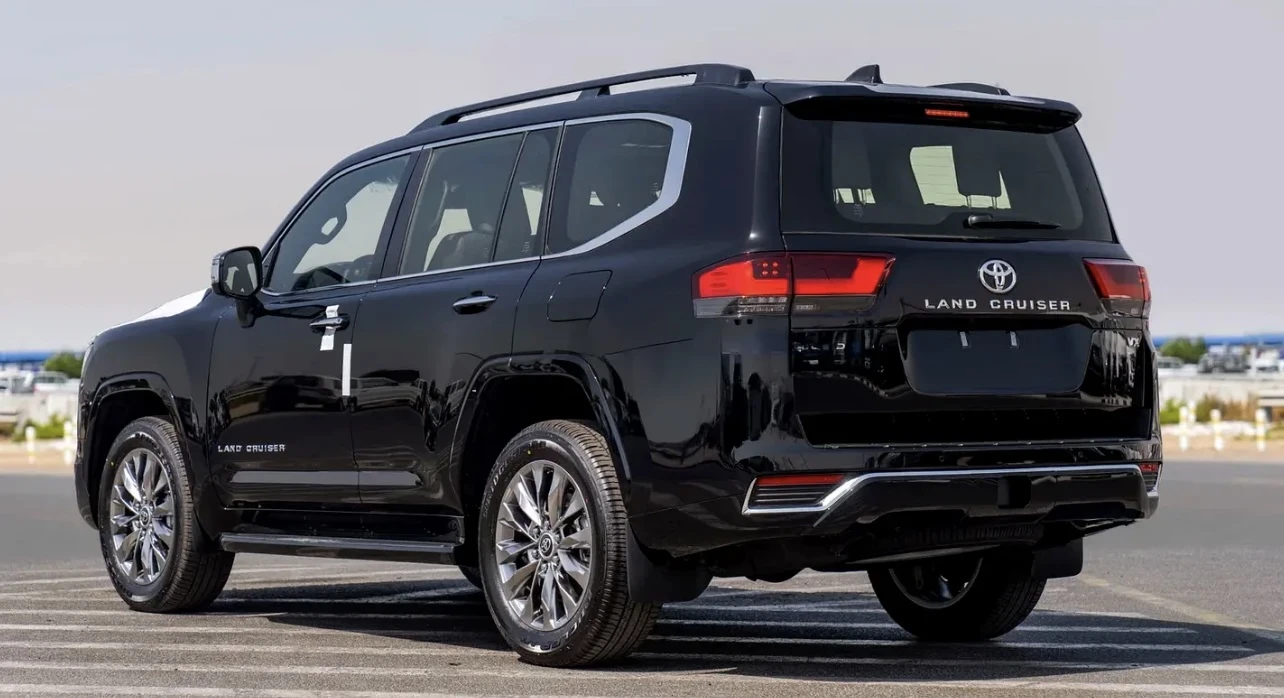 Toyota Land cruiser 300 GXR | 15KM | ЧИСТО НОВА, снимка 3 - Автомобили и джипове - 54432446