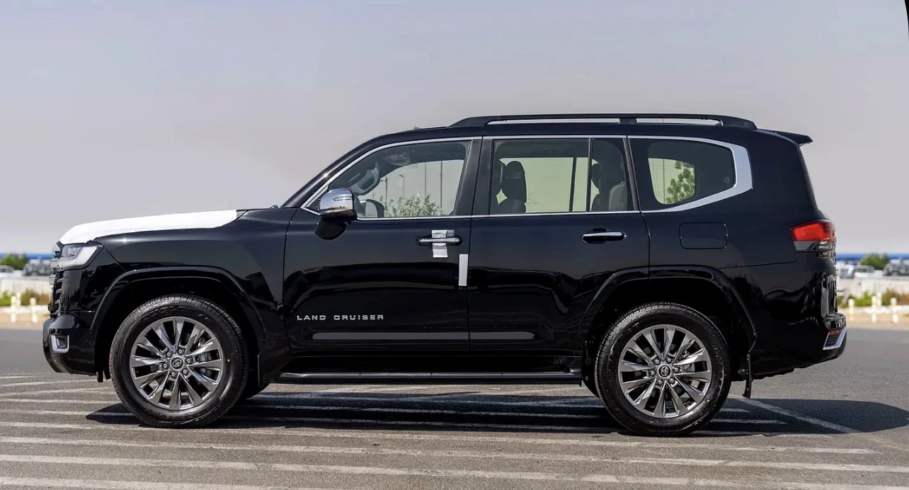 Toyota Land cruiser 300 GXR | 15KM | ЧИСТО НОВА, снимка 2 - Автомобили и джипове - 54432446