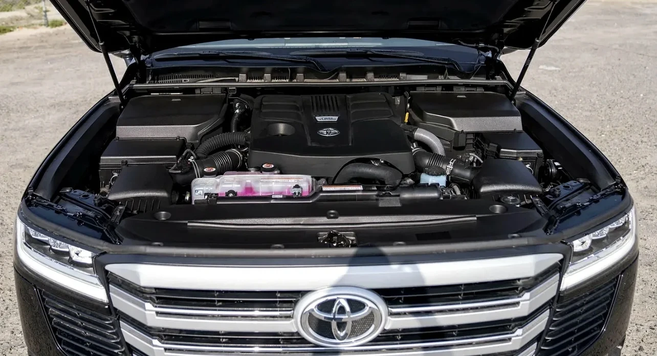 Toyota Land cruiser 300 GXR | 15KM | ЧИСТО НОВА, снимка 9 - Автомобили и джипове - 54432446