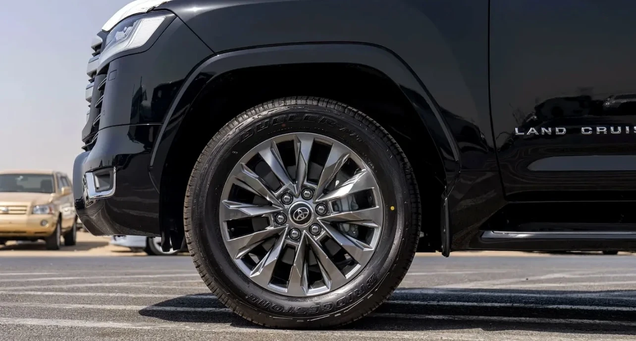 Toyota Land cruiser 300 GXR | 15KM | ЧИСТО НОВА, снимка 10 - Автомобили и джипове - 54432446