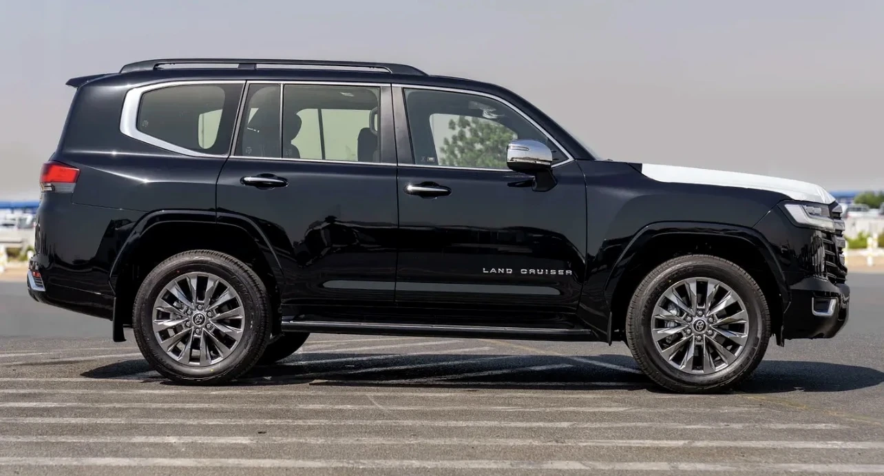 Toyota Land cruiser 300 GXR | 15KM | ЧИСТО НОВА, снимка 7 - Автомобили и джипове - 54432446