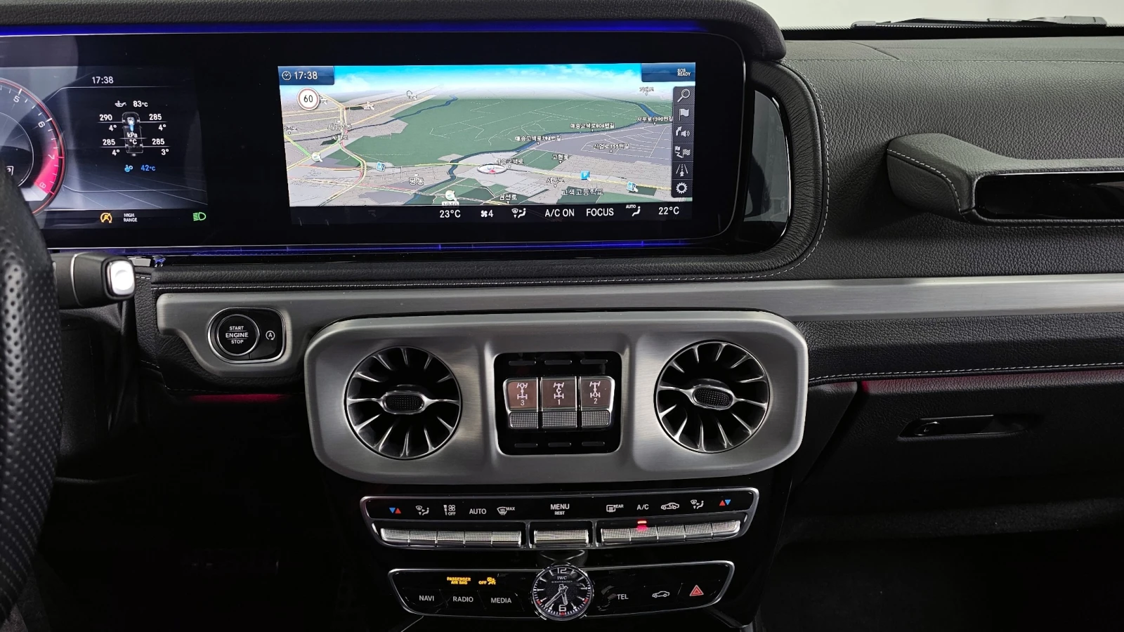 Mercedes-Benz G 63 AMG * Burmester* 360* АВТОКРЕДИТ, снимка 11 - Автомобили и джипове - 54576949