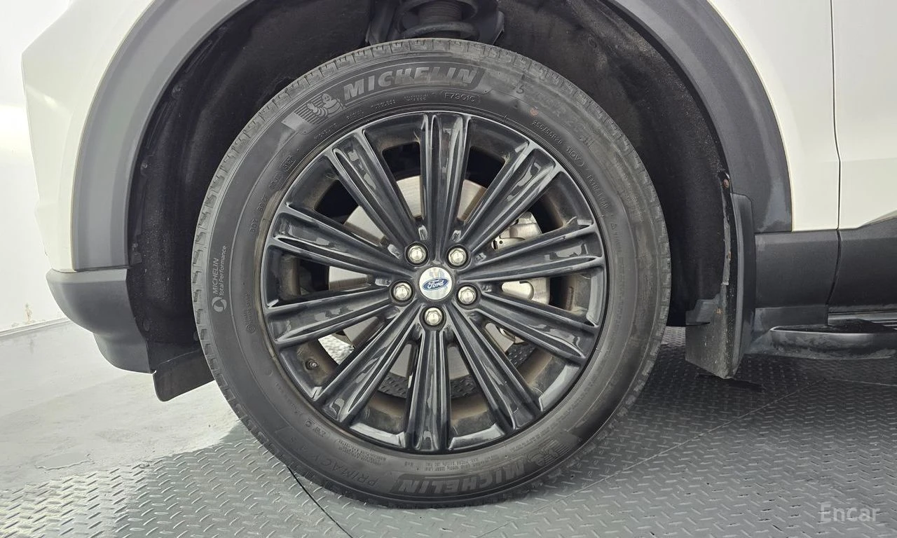 Ford Explorer 3.0 PHEV* DISTRONIC* 360 CAM* ПОДГРЕВ* ОБДУХВАНЕ* , снимка 5 - Автомобили и джипове - 55623533