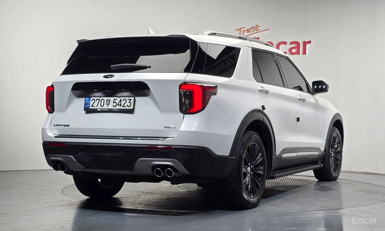Ford Explorer 3.0 PHEV* DISTRONIC* 360 CAM* ПОДГРЕВ* ОБДУХВАНЕ* , снимка 3 - Автомобили и джипове - 55623533