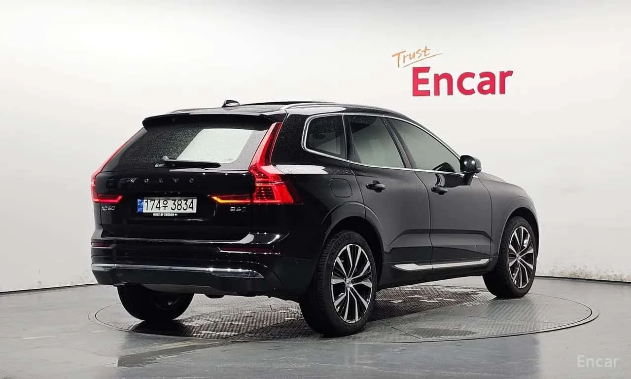 Volvo XC60 * B6 Ultimate Bright * КРАЙНА ЦЕНА ДО БЪЛГАРИЯ, снимка 2 - Автомобили и джипове - 55725189