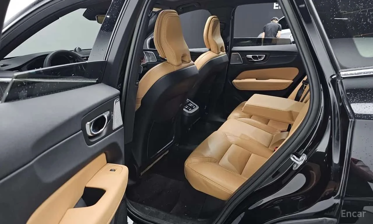 Volvo XC60 * B6 Ultimate Bright * КРАЙНА ЦЕНА ДО БЪЛГАРИЯ, снимка 12 - Автомобили и джипове - 55725189