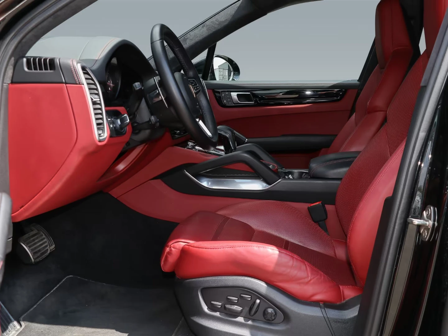 Porsche Cayenne TURBO/550HP/HUD/360/PANO/ACC/SOFT/857z, снимка 11 - Автомобили и джипове - 55938429