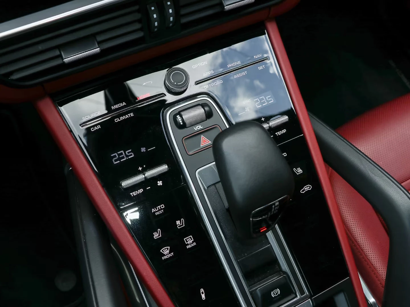 Porsche Cayenne TURBO/550HP/HUD/360/PANO/ACC/SOFT/857z, снимка 16 - Автомобили и джипове - 55938429
