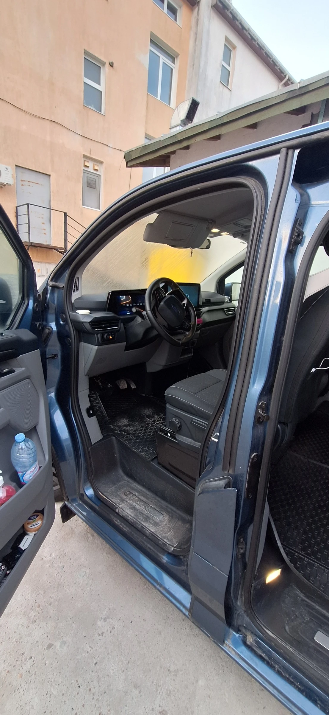 Ford Tourneo Custom, снимка 6 - Бусове и автобуси - 53918118